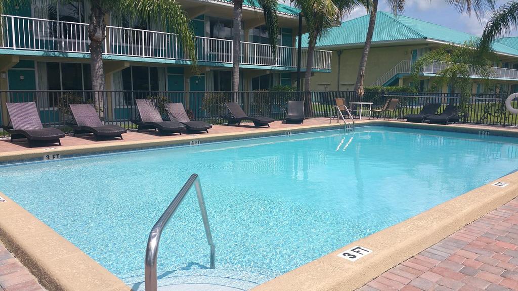 Days Inn By Wyndham Fort Pierce Midtown Buitenkant foto